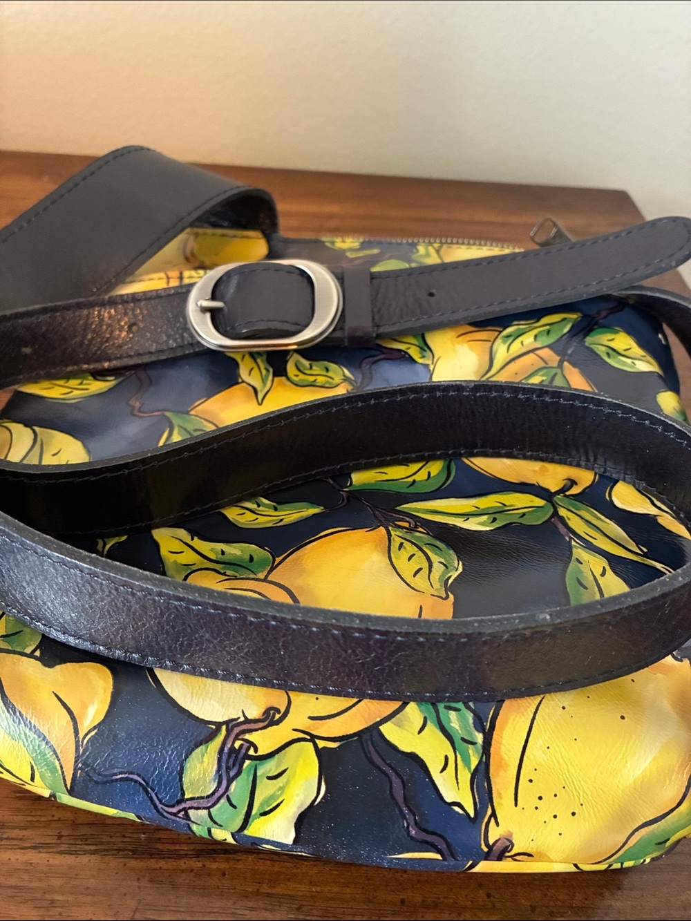 Patricia Nash Lemon Print Navy Crossbody Bag with Black Strap EUC Like New - Picture 9 of 16